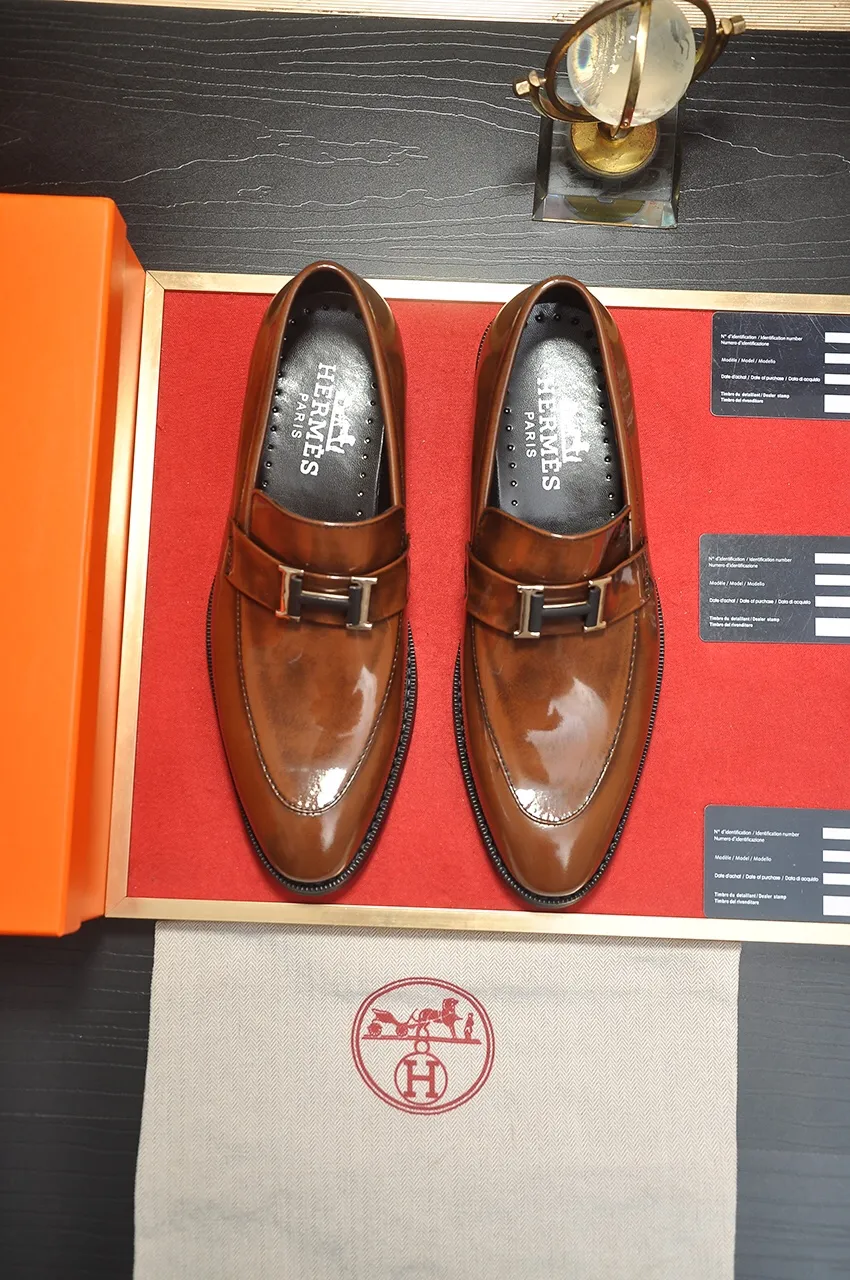 Men's shoes💰460💶[HERMES] (sheepskin lining)🍀Italian top luxury🍀He does not pursue novel styles and gorgeous colors, but attracts the favor of successful men with his flawless, elegant and classic style! This very, very comfortable, simple and stable style makes it easy to match any style! The pattern is absolutely 1:1 refined from the original case, and we strive for excellence in materials, imported cowhide + sheepskin lining💪💪💪extraordinary texture👍! .Black Brown Size: 38-45 (45 customized)